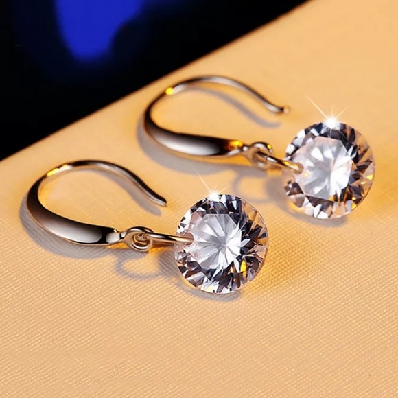 **New 925 Sterling Silver Diamond 💎 Earrings - Picture 5 of 6